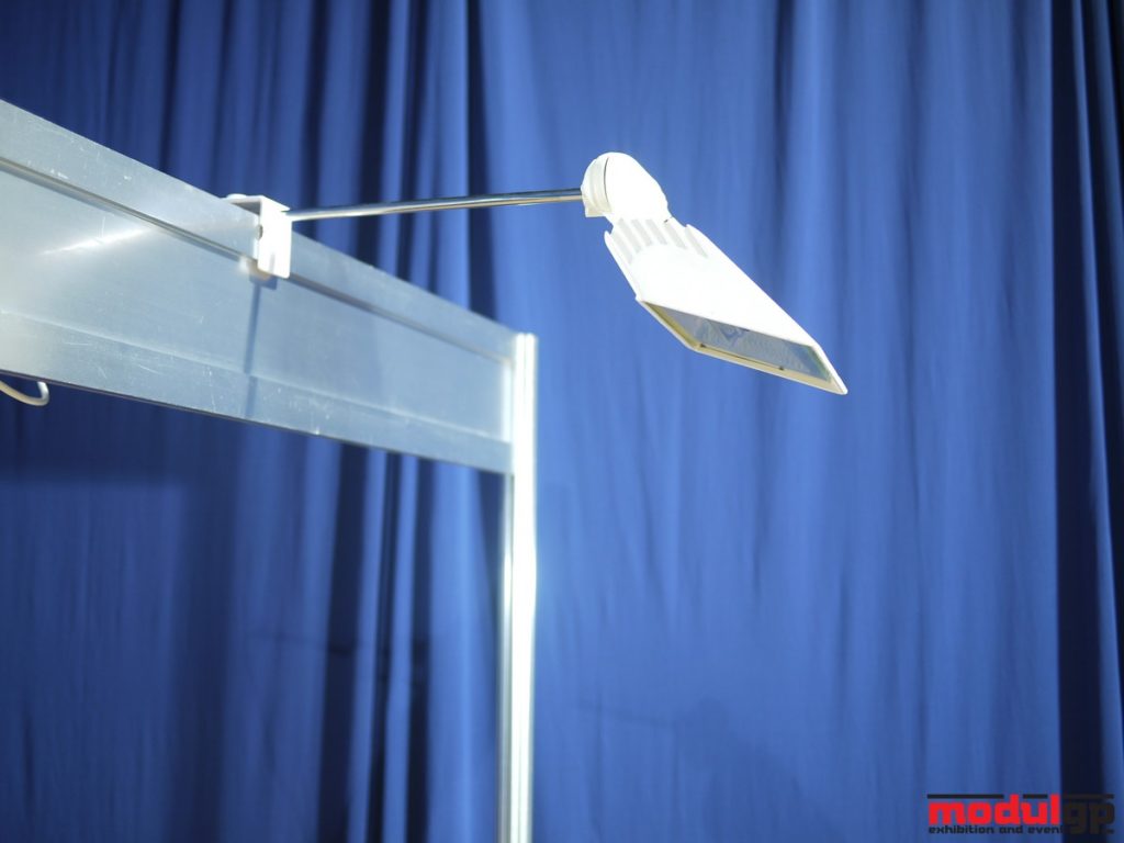 200-300 W-os karos reflektor (meleg fehér fényű), fehér