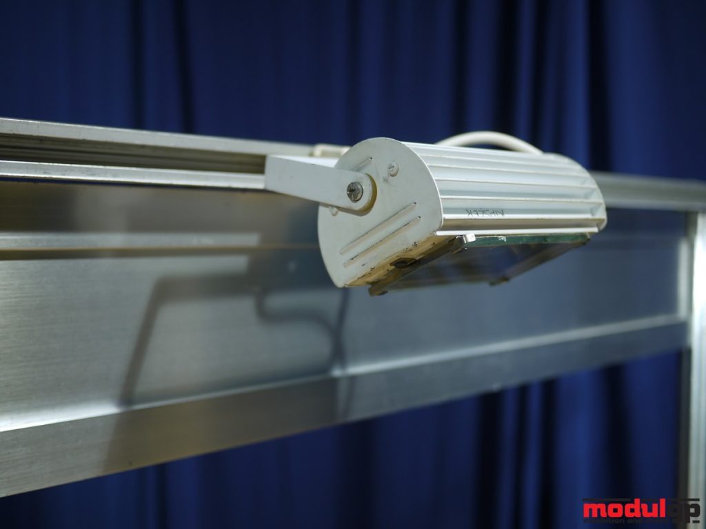 200 W-os adapteres (Nokia) reflektor, meleg fehér fényű