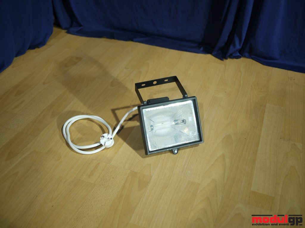 Zárt IP44-es kül- és beltéri 3000-500 W-os reflektor